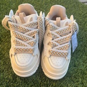 KAALIXTO丨Cream Bread Shoes Size Women’s 10